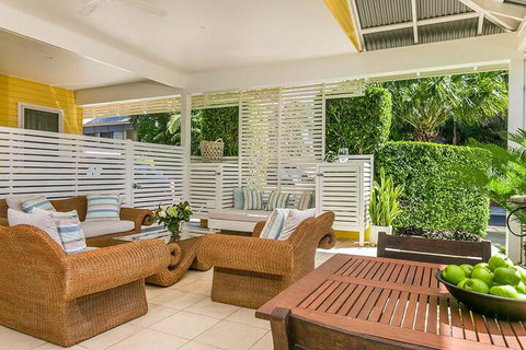 Byron Bathers - New South Wales Tourism  4