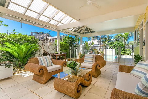 Byron Bathers - New South Wales Tourism  6