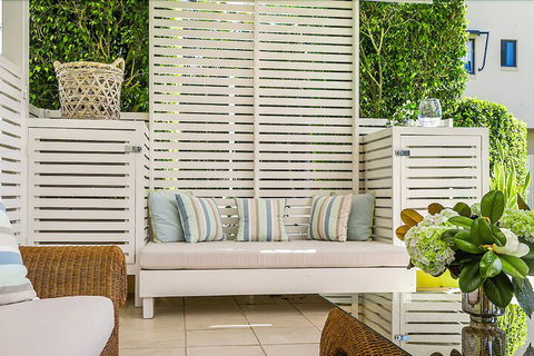 Byron Bathers - New South Wales Tourism  5