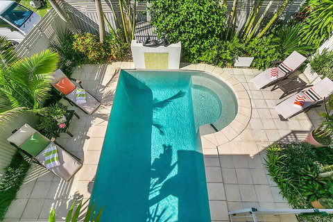 Byron Bathers - New South Wales Tourism  1