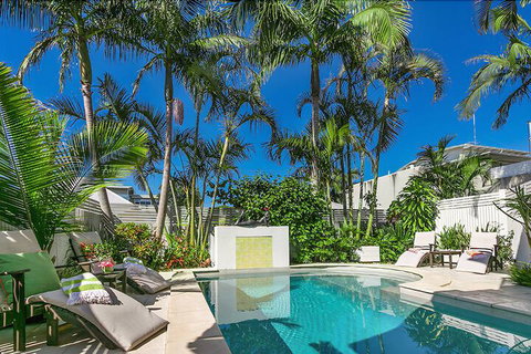 Byron Bathers - New South Wales Tourism  3