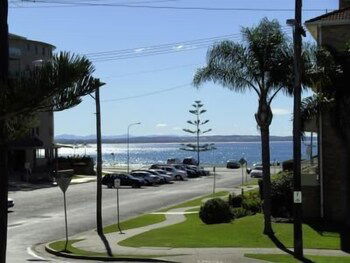 Great Lakes Motor Inn - New South Wales Tourism  2