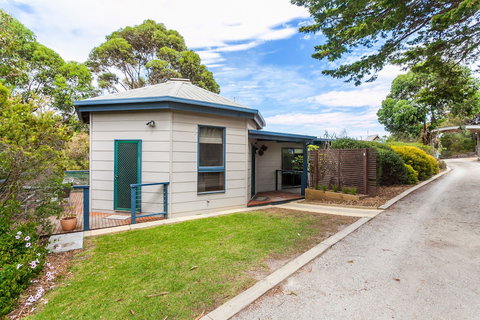 Aireys Inlet Getaway Resort - New South Wales Tourism  0