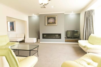 Hawthorn Holiday House - New South Wales Tourism  3