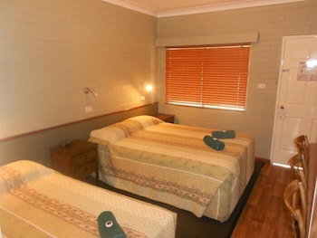 Barcaldine Country Motor Inn - New South Wales Tourism  6