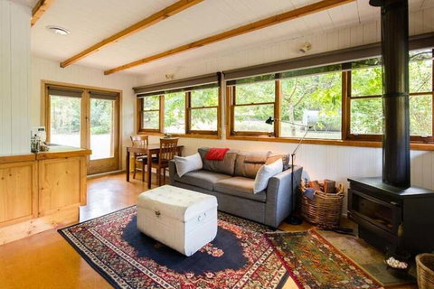 Braeside Mt Macedon Country Retreat & Bed & Breakfast - New South Wales Tourism  5