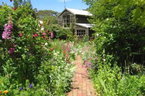 Braeside Mt Macedon Country Retreat & Bed & Breakfast - New South Wales Tourism  0