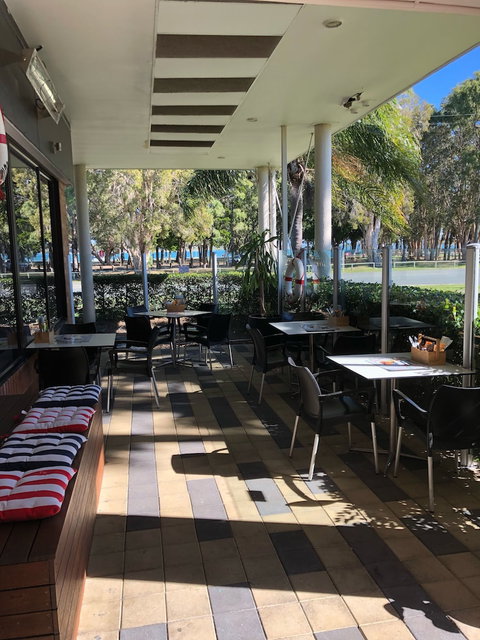 Bribie Island Hotel - New South Wales Tourism  3