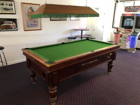 Bribie Island Hotel - New South Wales Tourism  4