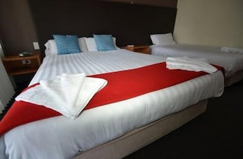 Heathcote Hotel - New South Wales Tourism  5