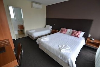 Heathcote Hotel - New South Wales Tourism  2