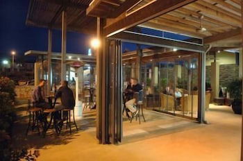 Everton Park Hotel - New South Wales Tourism  0