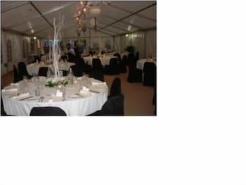 Everton Park Hotel - New South Wales Tourism  2