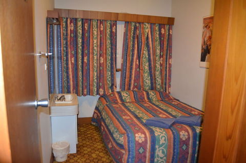 Monarch Motel Hotel - New South Wales Tourism  3