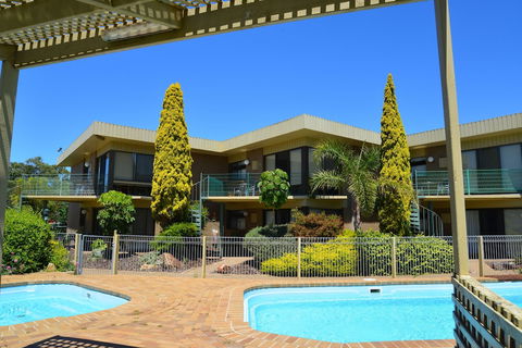 Emmanuel Holiday Apartments - New South Wales Tourism  2
