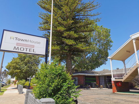 Townhouse Motor Inn - New South Wales Tourism  0