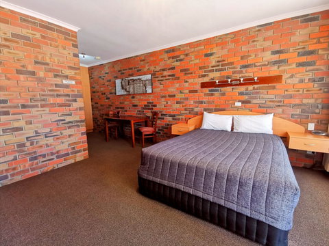 Townhouse Motor Inn - New South Wales Tourism  3
