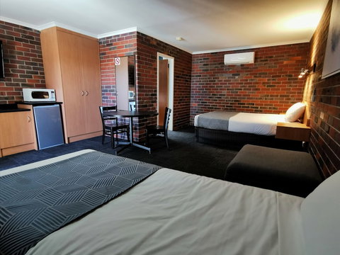 Townhouse Motor Inn - New South Wales Tourism  6