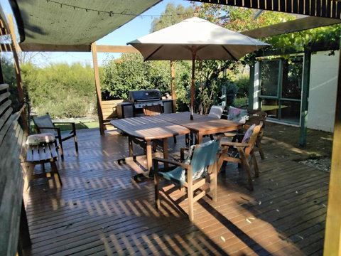 Friends In Harcourt North - New South Wales Tourism  2