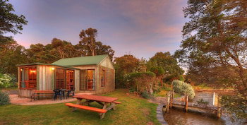 Stanley Lakeside Spa Cabins - New South Wales Tourism  1