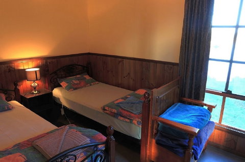 Stanley Lakeside Spa Cabins - New South Wales Tourism  0