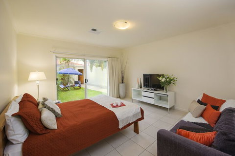 Adelaide Luxury Beach House - New South Wales Tourism  1