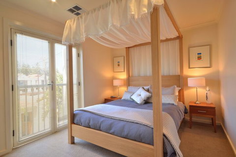 Adelaide Luxury Beach House - New South Wales Tourism  4