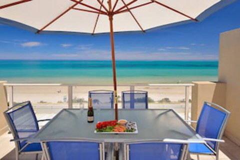 Adelaide Luxury Beach House - New South Wales Tourism  0