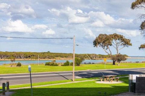 Anglesea River Apartments - New South Wales Tourism  0