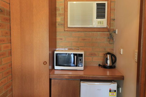 Quays Motel San Remo - New South Wales Tourism  6