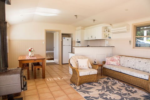Hillview Cottages - New South Wales Tourism  5