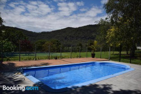 Whispers At Cedar Grove - New South Wales Tourism  2