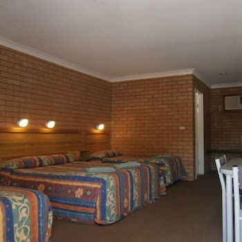Aaron Inn Motel - New South Wales Tourism  3