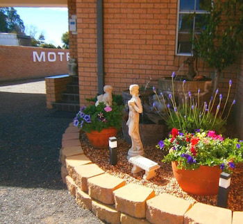 Aaron Inn Motel - New South Wales Tourism  0