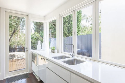 BOUTIQUE STAYS - South Yarra Lane - New South Wales Tourism  5