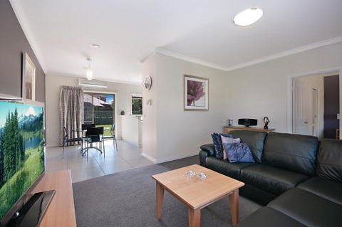 Hamilton Standard Apartment - New South Wales Tourism  0