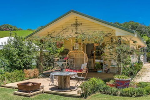 Baileys On Fernleigh - New South Wales Tourism  0