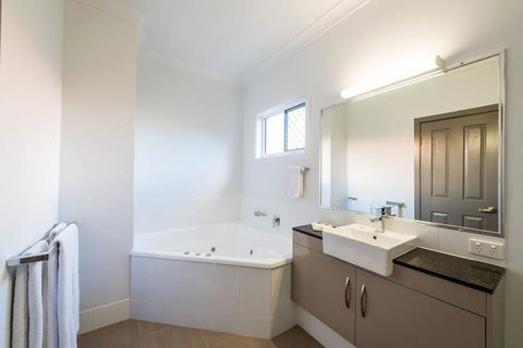 Athena Motel Apartments - New South Wales Tourism  4