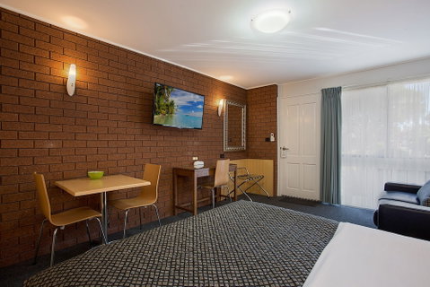 Hamilton Lonsdale Motel - New South Wales Tourism  1