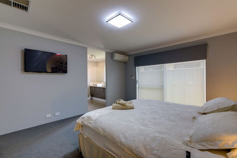 Rainbow Dream House PERTH Holiday Home - New South Wales Tourism  2