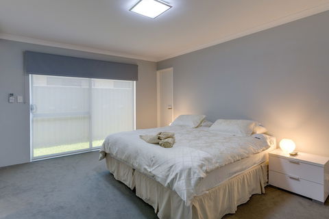 Rainbow Dream House PERTH Holiday Home - New South Wales Tourism  6