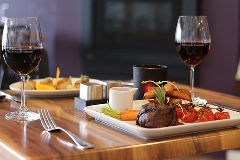 Sherwoods Restaurant - Bar - Beer Garden - New South Wales Tourism  0