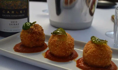 Carlei Estate Cellar Door & Wood Fired Pizzeria - New South Wales Tourism  1