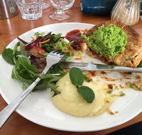 Lake Edge Cafe - New South Wales Tourism 