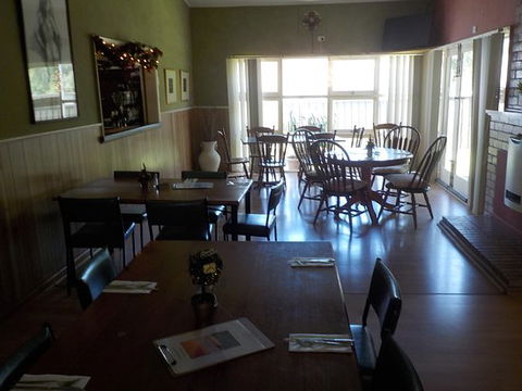 Manangatang Hotel Restaurant - New South Wales Tourism  0