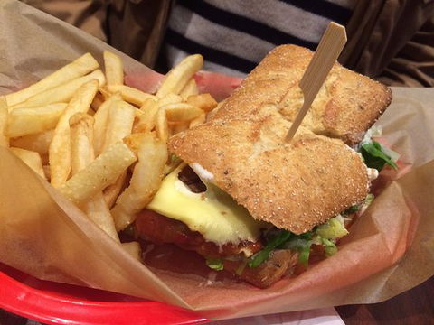 Pirate Petes Round Corner - New South Wales Tourism  0