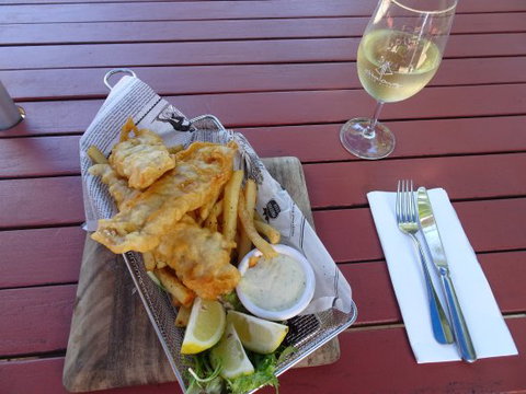 Ettalong Beach Hotel - New South Wales Tourism  0