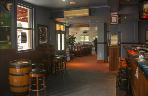 Royal Hotel Restaurant - New South Wales Tourism  0