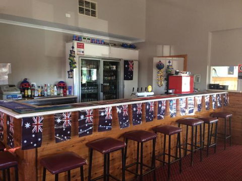 Ivanhoe Hotel Motel - New South Wales Tourism  0