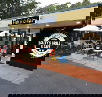 Salty's Grill  Cafe